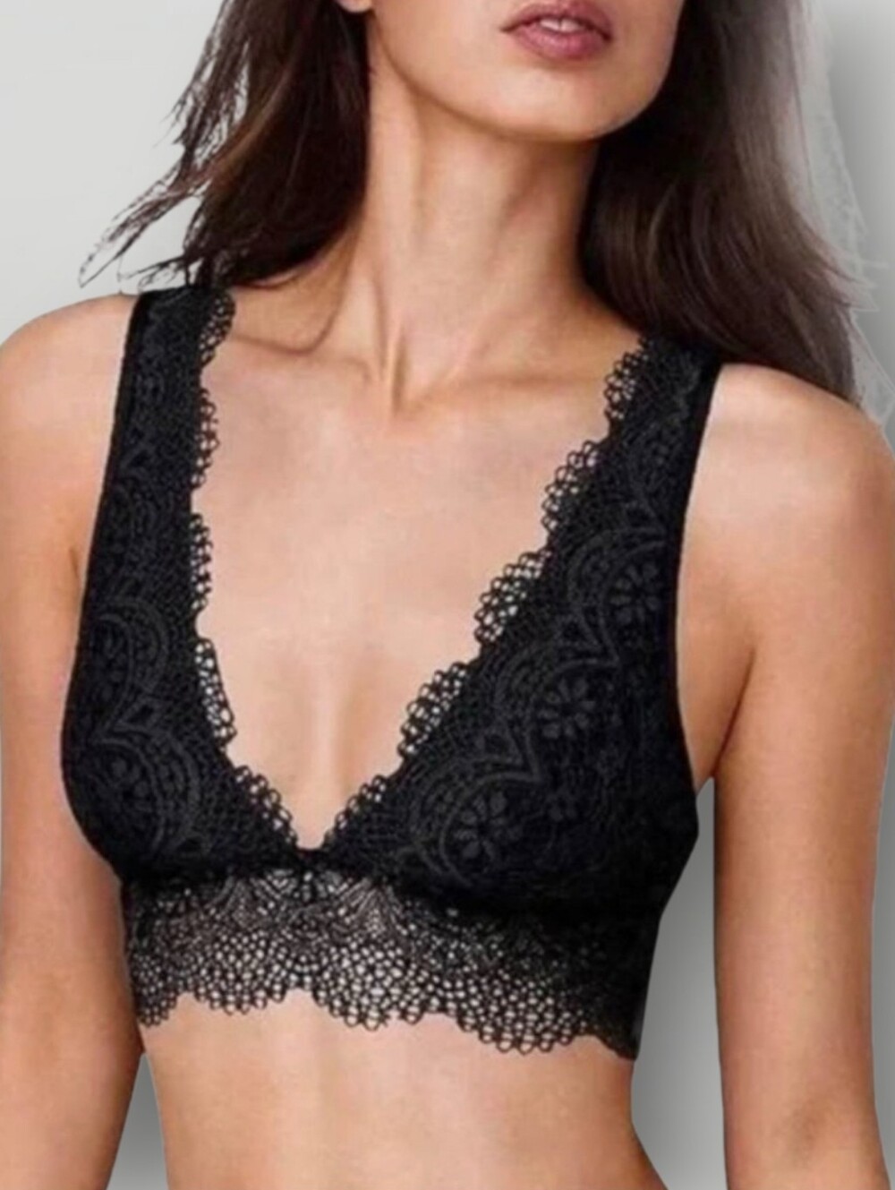 Victoria's Secret Black Lace Bralette Medium Wireless Plunge V-Neck Romantic